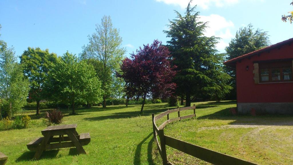 Apartamentos Rurales La Cirigueena Oles Exteriör bild