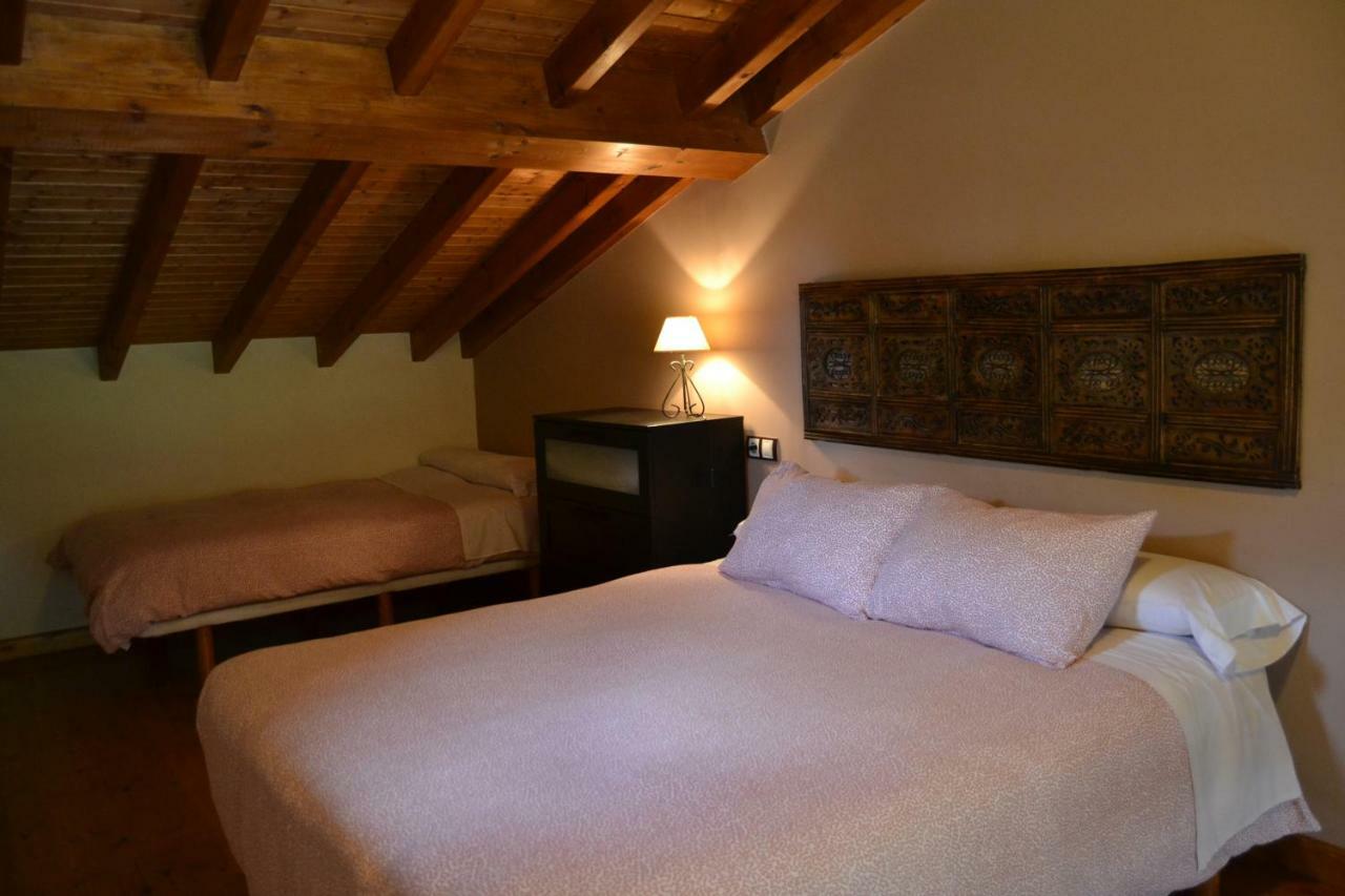 Apartamentos Rurales La Cirigueena Oles Exteriör bild