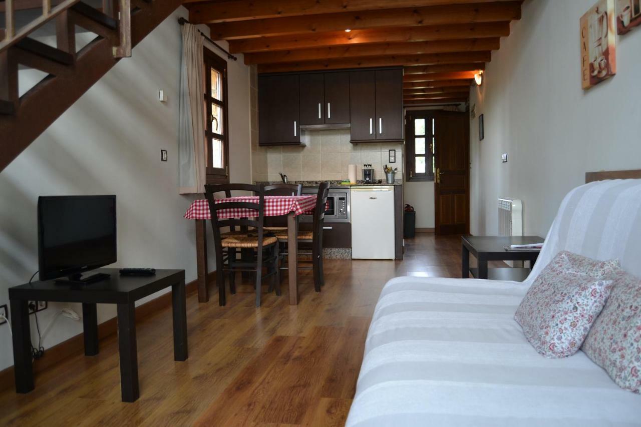 Apartamentos Rurales La Cirigueena Oles Exteriör bild