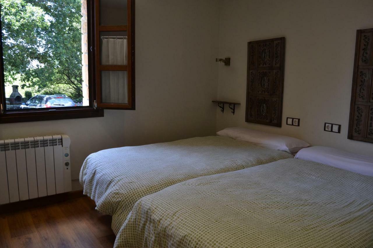 Apartamentos Rurales La Cirigueena Oles Exteriör bild