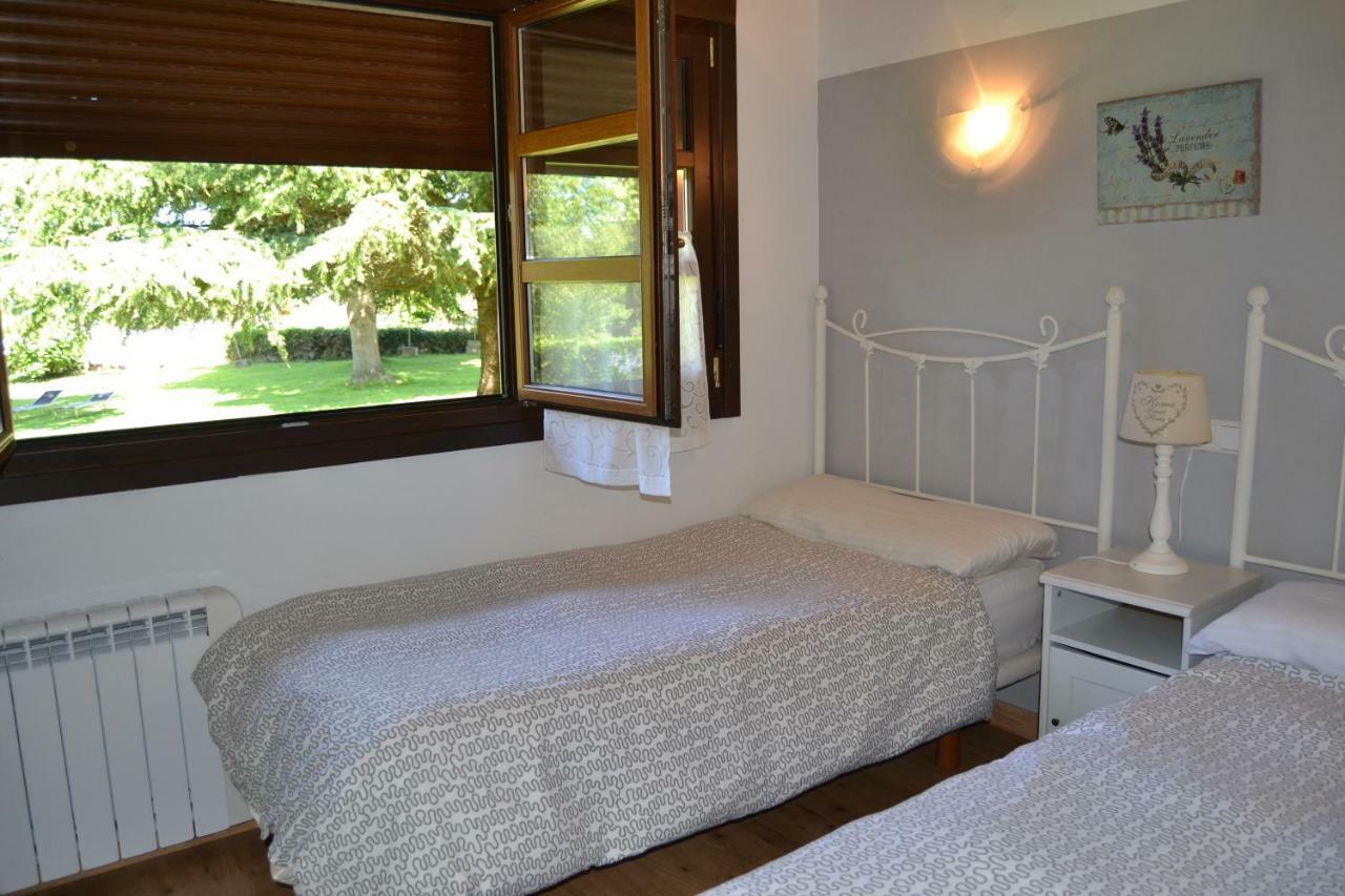 Apartamentos Rurales La Cirigueena Oles Exteriör bild